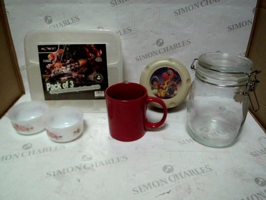 LOT OF APPROXIMATELY 15 ASSORTED KITCHENWARE ITEMS, TO INCLUDE STORAGE BOXES, JARS & MUGS