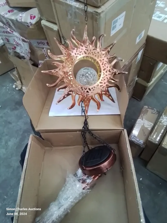 BOXED SOLAR POWERED SUN WITH CHIMES