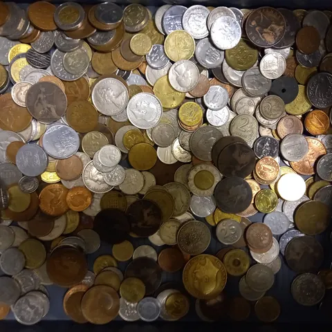 LOT OF APPROXIMATELY 150 ASSORTED COINS