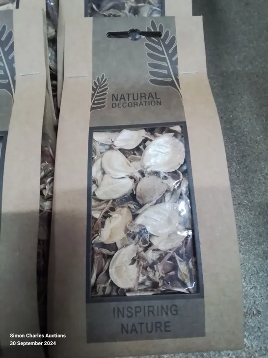 BOX CONTAINING APPROXIMATELY 40 BAGS OF NATURAL DECORATION "INSPIRING NATURE"