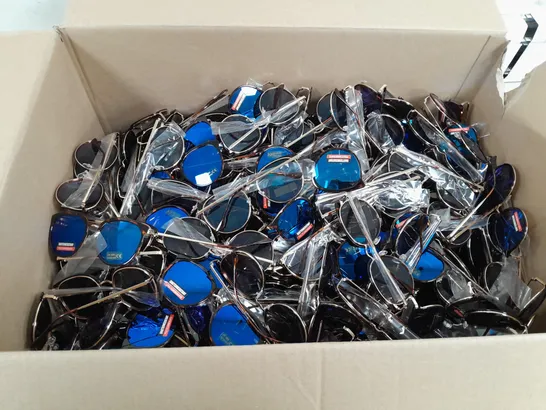 LARGE QUANTITY OF ASSORTED SUNGLASSES