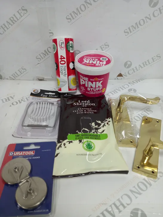 BOX OF APPROXIMATELY 15 ASSORTED ITEMS TO INCLUDE - LEATHER CLEANER, EGG SLICER, THE PINK STUFF ETC