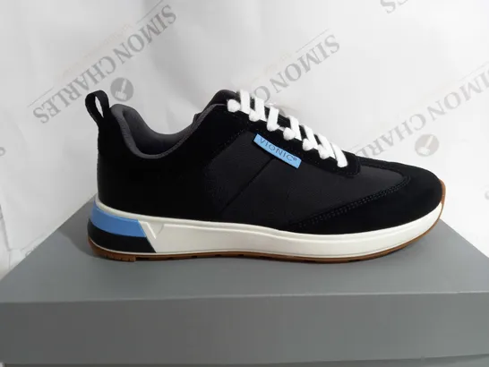 BOXED VIONIC BREILYN TRAINER IN BLACK - SIZE 6