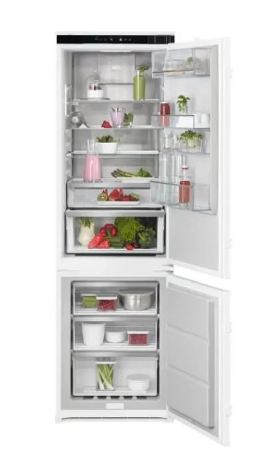 AEG 8000 SERIES TSC8M181CS FULLY INTEGRATED 70/30 FRIDGE FREEZER FROST FREE WITH FIXED HINGE - C RATED