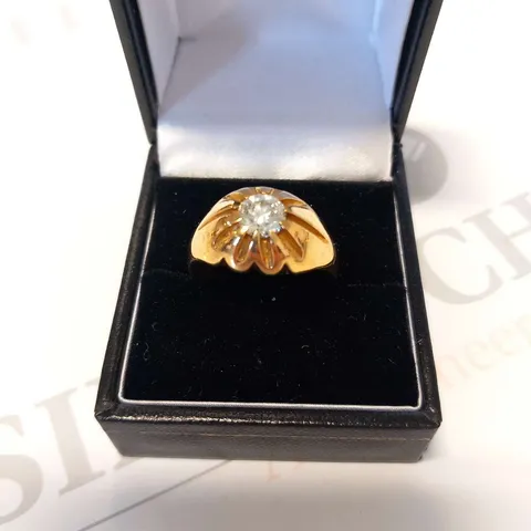 18CT ELLOW GOLD GENTS RING SET WITH A NATURAL DIAMOND WEIGHING +0.90CT