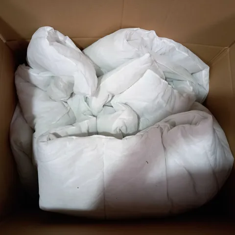 LARGE WHITE DUVET - SIZE UNKNOWN