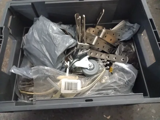 2 CRATES OF ASSORTED FITTINGS AND FIXTURES / COLLECTION ONLY