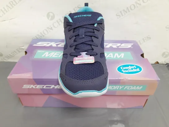 BOXED PAIR OF SKECHERS MEMORY FOAM TRAINERS IN NAVY UK SIZE 6