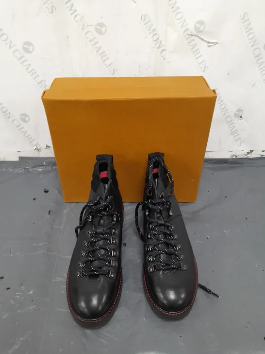 BOXED PAIR OF WHITE STUFF BLACK LEATHER BOOTS SIZE 7 