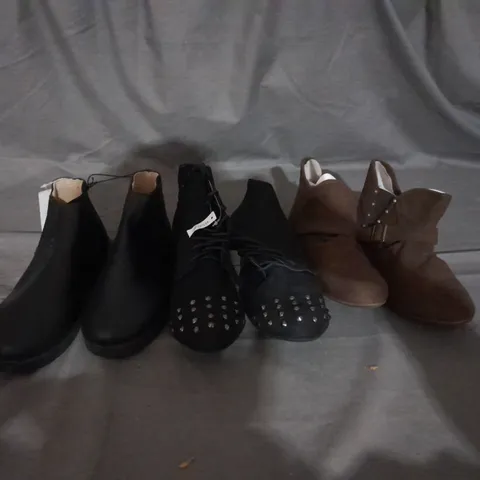 APPROXIMATELY 10 PAIRS OF ASSORTED WOMEN SHOES IN VARIOUS STYLES AND SIZES 