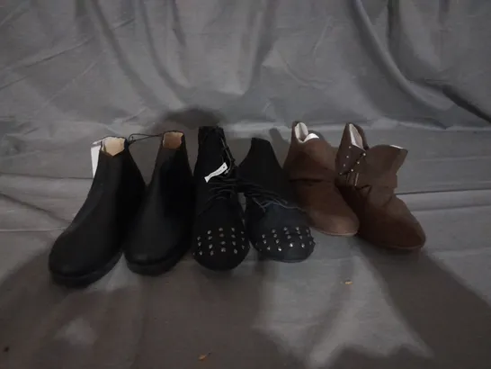 APPROXIMATELY 10 PAIRS OF ASSORTED WOMEN SHOES IN VARIOUS STYLES AND SIZES 