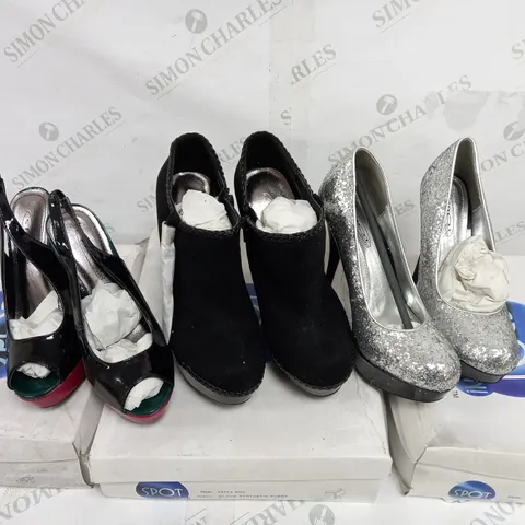 5 BOXED PAIRS OF HEELED SHOES IN VARIOUS STYLES AND SIZES TO INCLUDE SIZES 3, 5, 7 