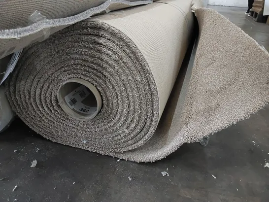 ROLL OF QUALITY INGLEWOOD SAXONY CARPET // SIZE: APPROXIMATELY 9 X 4m