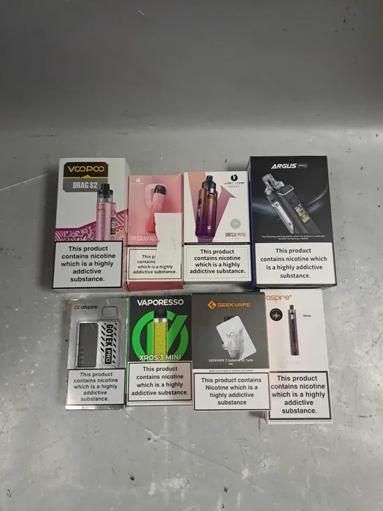 APPROXIMATELY 20 VAPES & E-CIGARETTES TO INCLUDE ARGUS PRO, LOST VAPE URSA MINI, VOOPOO DRAG S2 ETC