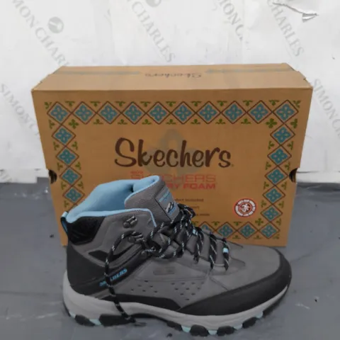 SKECHERS MEMORY FOAM SIZE 7 GREY/BLUE WALKING BOOTS 