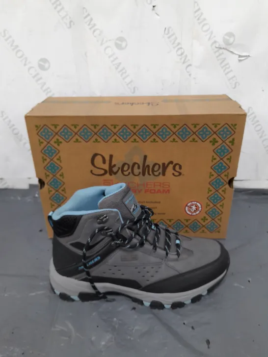 SKECHERS MEMORY FOAM SIZE 7 GREY/BLUE WALKING BOOTS 