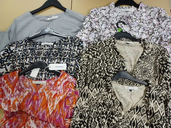 BOX OF APPROX 6 ASSORTED ITEMS OF MAISON DE NIMES CLOTHING IN VARIOUS SIZES AND STYLES