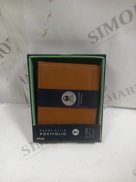 BOXED PERRY ELLIS PORTFOLIO PASSCASE 