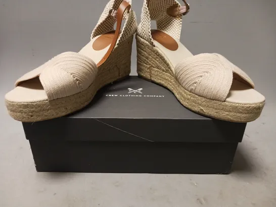 BOXED PAIR OF CREW CLOTHING COMPANY WILLOW OPEN TOE WEDGES IN BEIGE EU SIZE 39