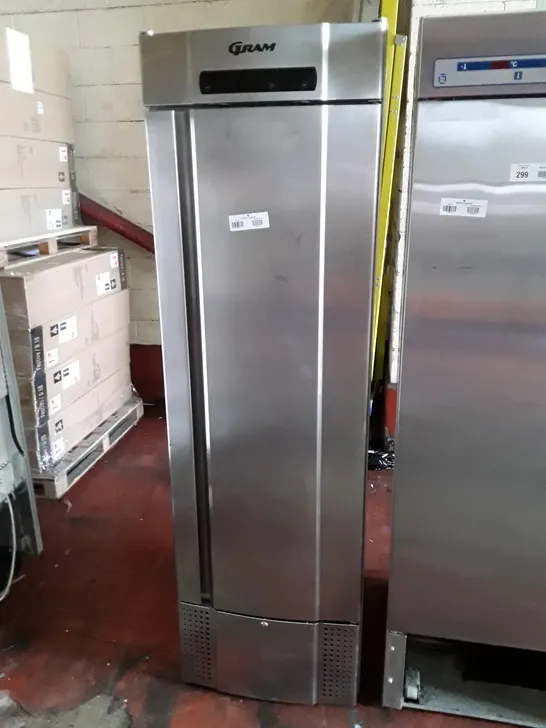 GRAM MIDI M435 UPRIGHT FRIDGE