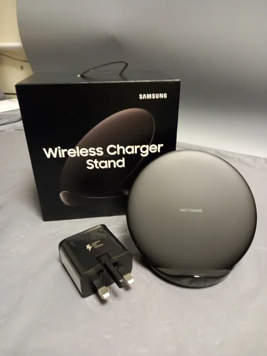 BOXED SAMSUNG WIRELESS CHARGING STAND 