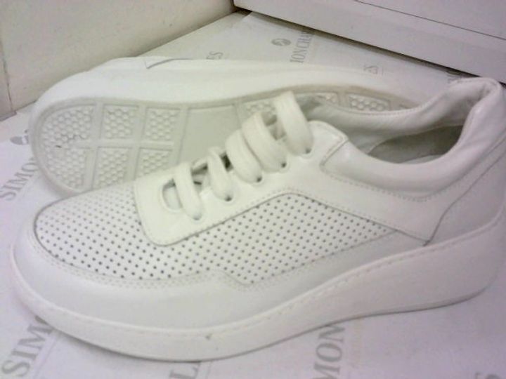 Lot 302: SHOON SPRING SPORTY TRAINER SIZE 6 WHITE LEATHER - Simon ...