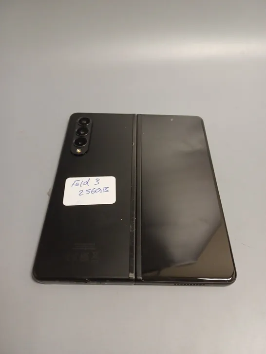 SAMSUNG GALAXY Z FOLD3