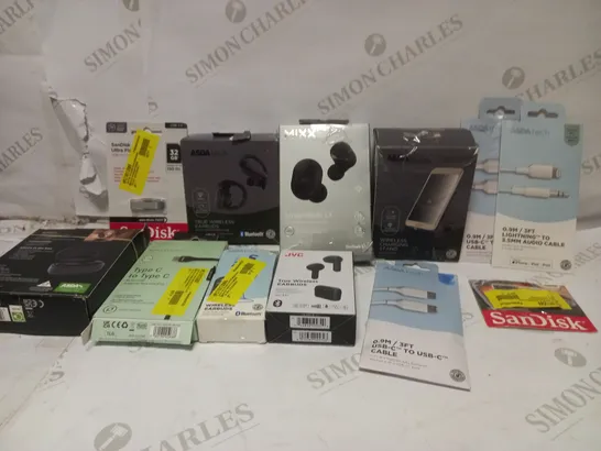 BOX TO CONTAIN APPROX. 20 X ASSORTED ELECTRONIC & TECH GOODS, INCLUDES EARPHONES, EARBUDS, POWER BANK, CHARGING CABLES ETC 