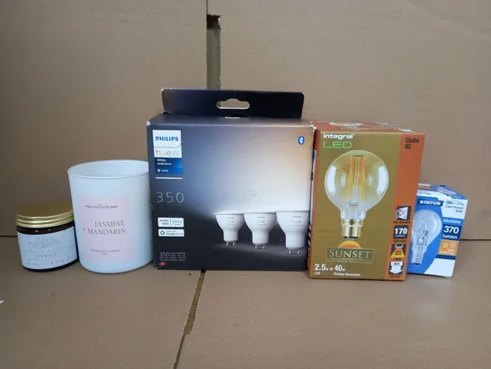 BOX OF APPROXIMATELY 9 ASSORTED ITEMS TO INCLUDE - PHILIPS HUE 350 , LED SUNSET BULB , JASMINE + MANDARIN CANDLE ETC