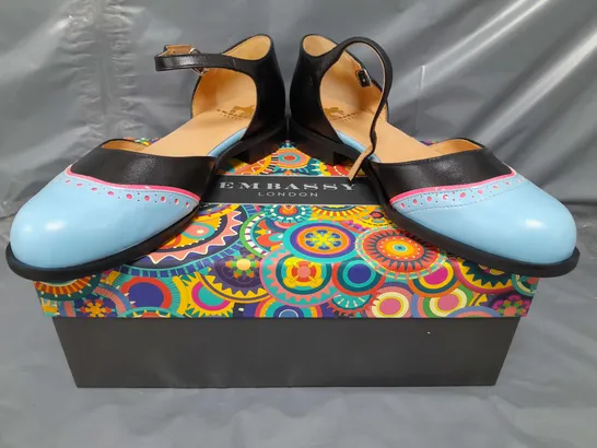 BOXED PAIR OF EMBASSY LONDON SHOES IN BLACK/PINK/AQUA EU SIZE 40