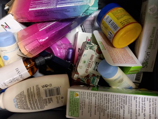 LOT OF APPROXIMATELY 20 HEALTH & BEAUTY ITEMS, TO INCLUDE ESSIE, LANCER, HASINI KAY, ETC