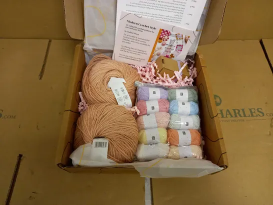 BOX OF ASSORTED BALLS OF WOOL IN ASSORTED COLOURS TO INCLUDE DEBBIE BLISS WOOL, MILLAMIA, STYLECRAFT SPECIAL WOOL