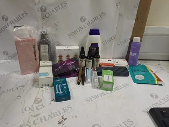 BOX OF APPROXIMATLY 20 ASSORTED ITEMS TO INCLUDE MEDIX, AVEENO, HARRYS ETC