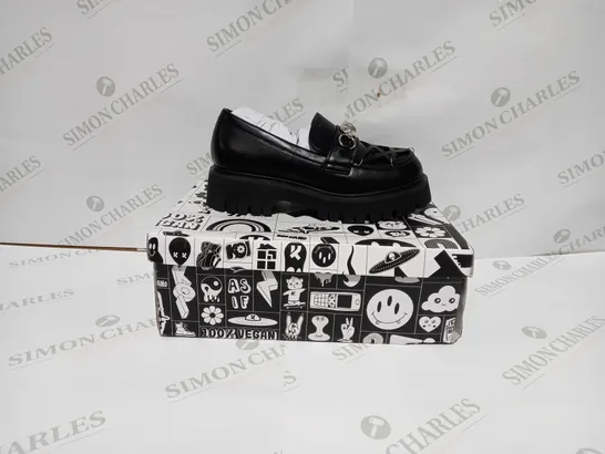 KOIGANG SILENT OWL PENTAGRAM LOAFERS IN BLACK - SIZE 5