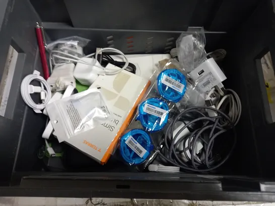 BOX OF APPROX 10 ITEMS INCLUDING ASSORTED PHONE POWER CABLES, CLEAR PHONE CASE AND UNIVERSAL PHONE STAND