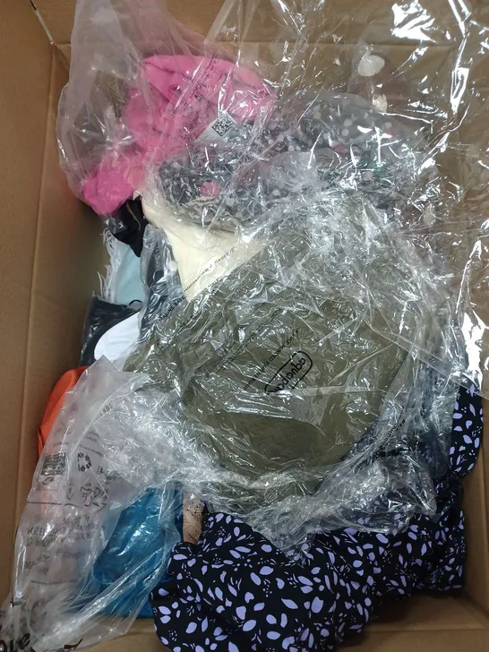 BOX OF APPROXIMATELY 22 ASSORTED CLOTHING ITEMS TO INCLUDE - SKIRT , SWIMWEAR TOP , PANTS ETC