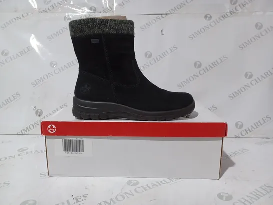 BOXED PAIR OF RIEKER ANTISTRESS WATER RESISTANT ANKLE BOOTS IN BLACK IN SIZE 5