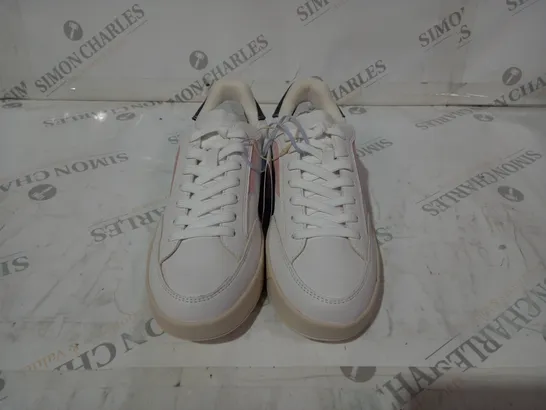 BAMBA BASICA RETRO BERSHKA SIZE 4 WHITE TRAINER