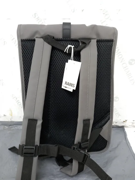 RAINS ROLLTOP RUCKSACK IN GREY