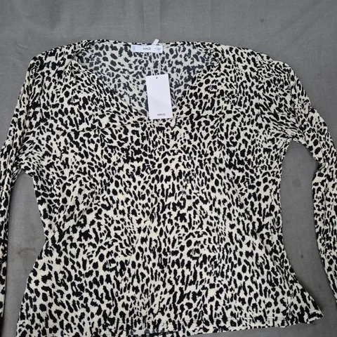 MNG V-NECK BLOUSE IN CREAM/BLACK ANIMAL PRINT SIZE LARGE