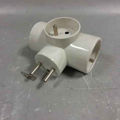 APPROXIMATELY 30 EUROPEAN 3 WAY EXTENSION PLUGS	