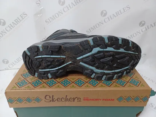 BOXED PAIR OF SKECHERS CHARCOAL HIKING BOOTS SIZE 4.5