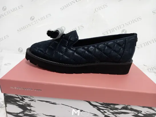 BOXED PAIR OF MODA IN PELLE EMMERSON NAVY BLUE SIZE 3