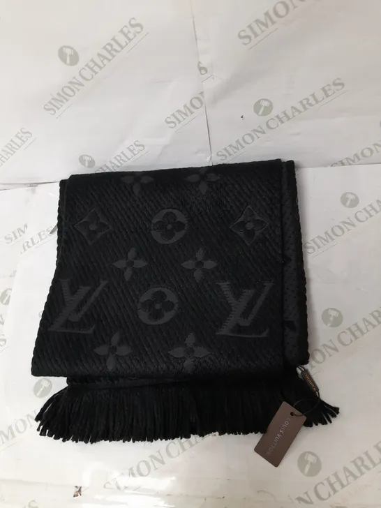 LOUIS VUITTON FRINGE SCARF IN BLACK