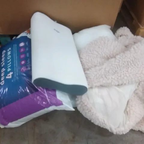 PALLET OF ASSORTED BEDDING ITEMS TO INCLUDE PILLOWS, CUSHIONS, BLANKETS, MATTRESS TOPPERS, SHEETS ETC