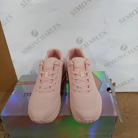 SIZE 4 SKECHERS UNO KICK TRAINERS LIGHT PINK