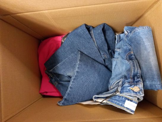 LOT OF APPROX 10 ASSORTED JEANS VARYING IN SIZE/COLOUR/STYLE