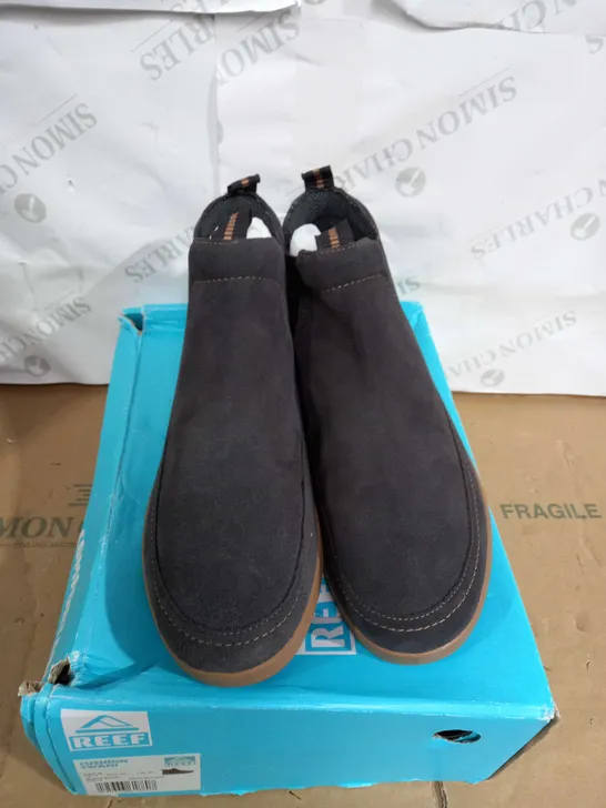 BOXED PAIR OF REEF CUSHION SWAMI BLACK ROCK SHOES SIZE 11