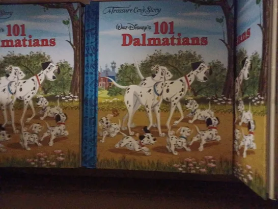 LOT OF APPROX. 70 TREASURE COVE STORY WALT DISNEY'S 101 DALMATIANS BOOKS