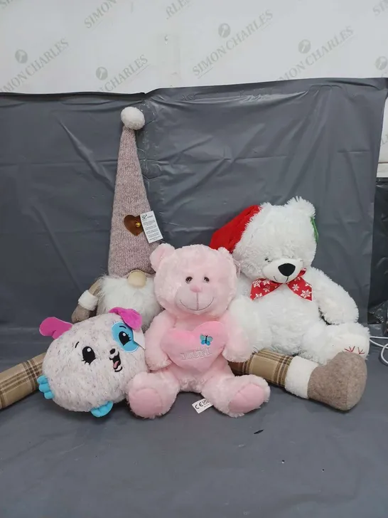 APPROXIMATELY 19 ASSORTED PLUSH SOFT TOYS